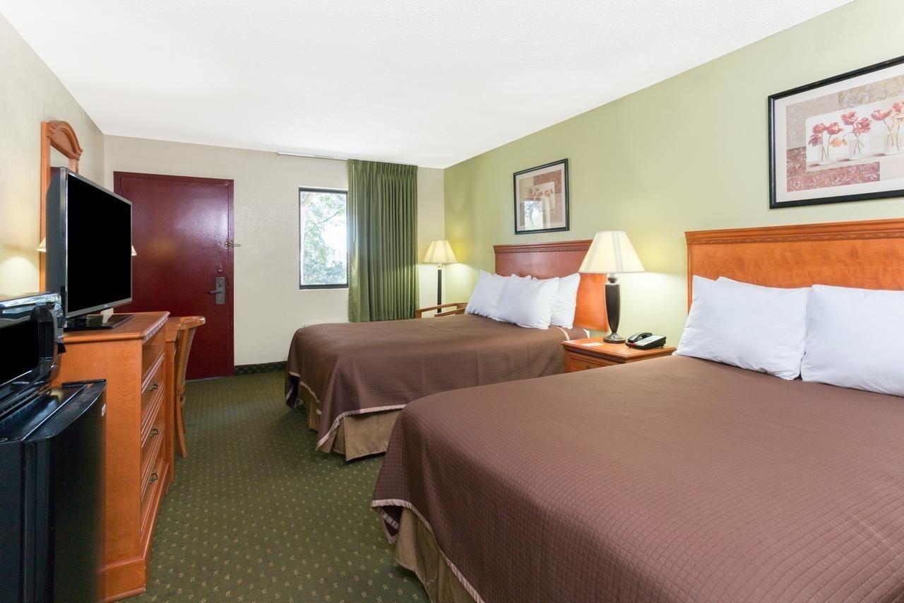 Howard Johnson By Wyndham Tallahassee Exterior foto